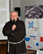 Przemawia ojciec Bernard Jan Potępa OFM, gwardian klasztoru